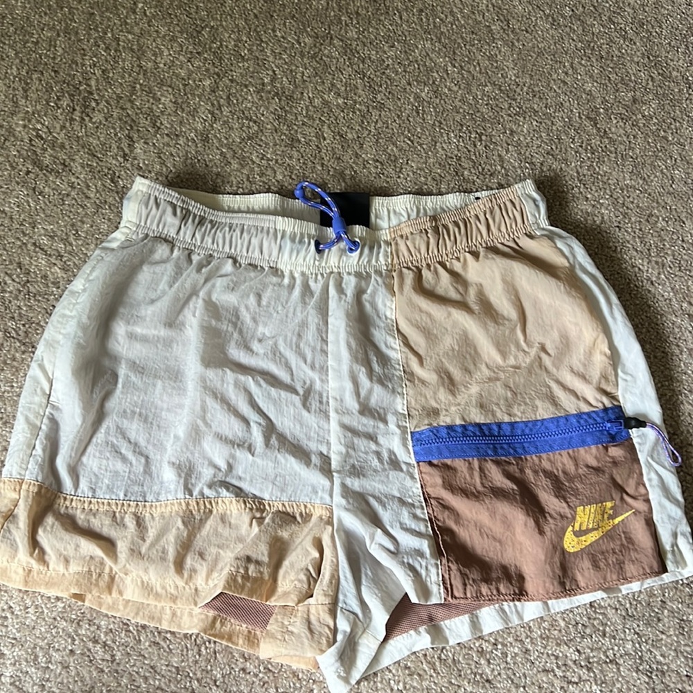 Women Nike shorts size small